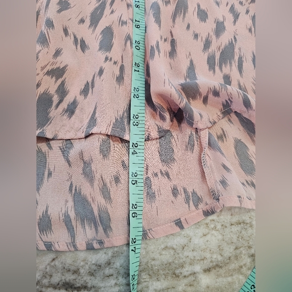 Reese Abstract Print Blouse S Pink Gray Button Front High Low Hem Tab Sleeve - Picture 9 of 9